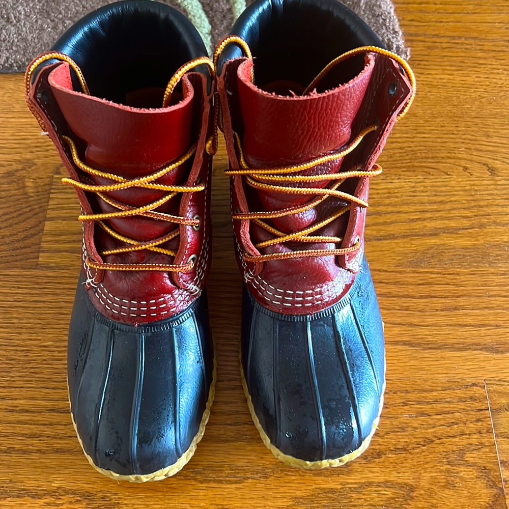 LL Bean Boots, 6 M, Burgundy and Black, smoke free home